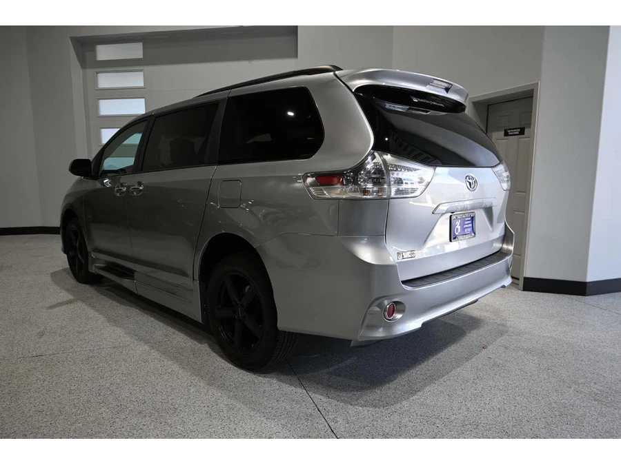 2013 Toyota Sienna 3rd Gen - Image 8 of 12