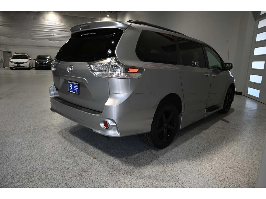 2013 Toyota Sienna 3rd Gen - Image 6 of 12