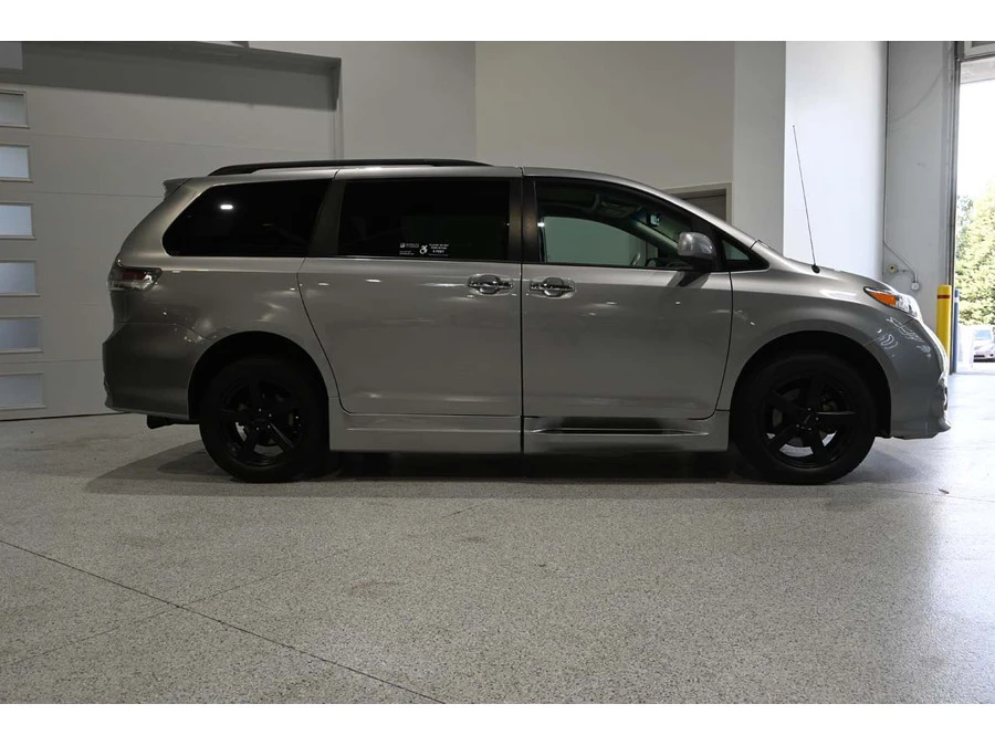 2013 Toyota Sienna 3rd Gen - Image 5 of 12
