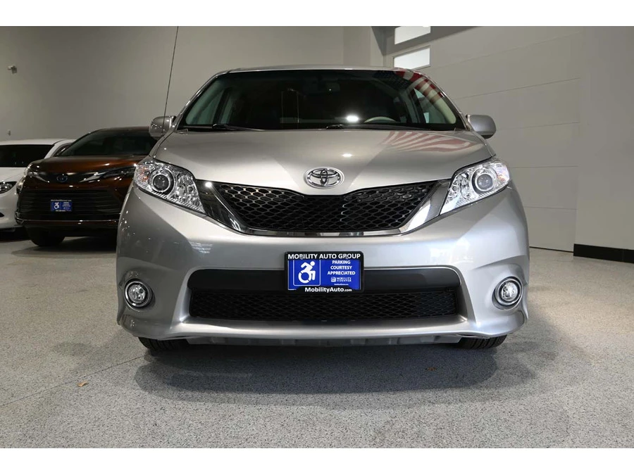 2013 Toyota Sienna 3rd Gen - Image 4 of 12