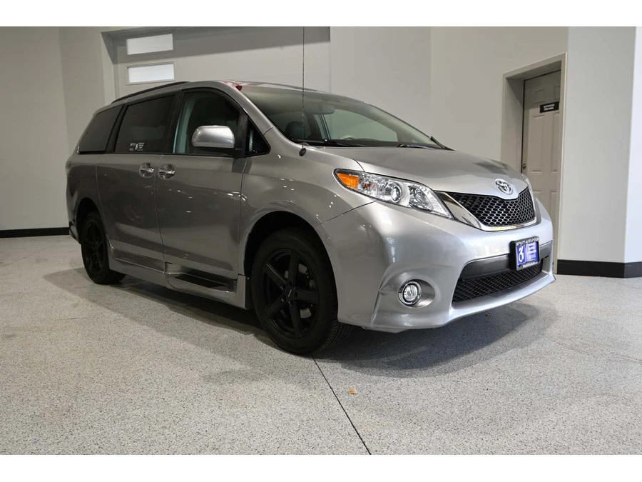 2013 Toyota Sienna 3rd Gen - Image 3 of 12