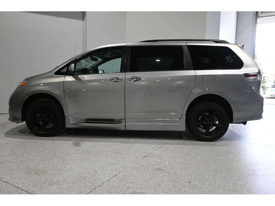 2013 Toyota Sienna 3rd Gen - Image 9 of 12