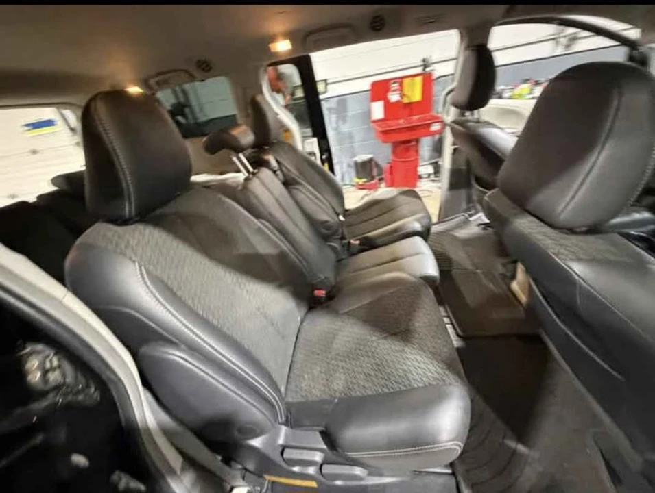 2013 Toyota Sienna 3rd Gen - Image 5 of 11