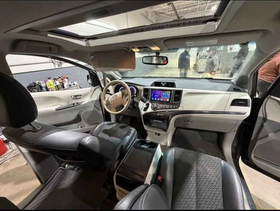 2013 Toyota Sienna 3rd Gen - Image 9 of 11