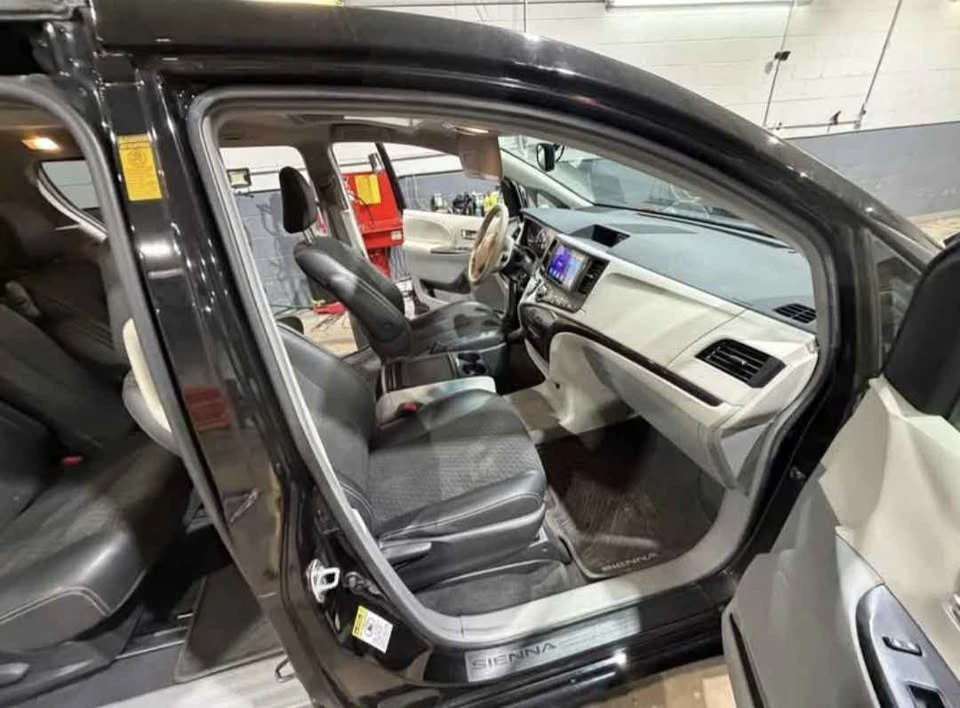 2013 Toyota Sienna 3rd Gen - Image 4 of 11