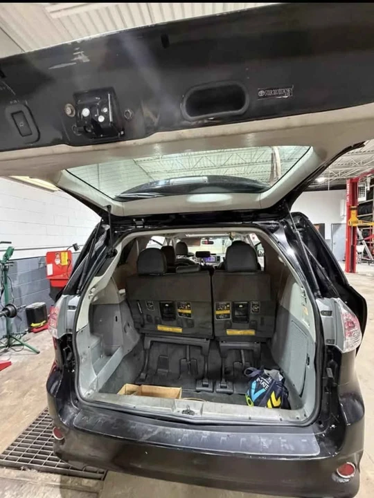 2013 Toyota Sienna 3rd Gen - Image 3 of 11