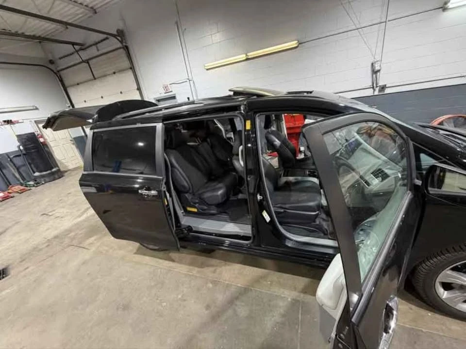 2013 Toyota Sienna 3rd Gen - Image 7 of 11