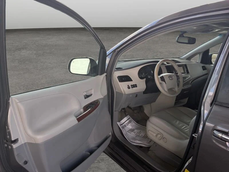 2013 Toyota Sienna 3rd Gen - Image 9 of 12