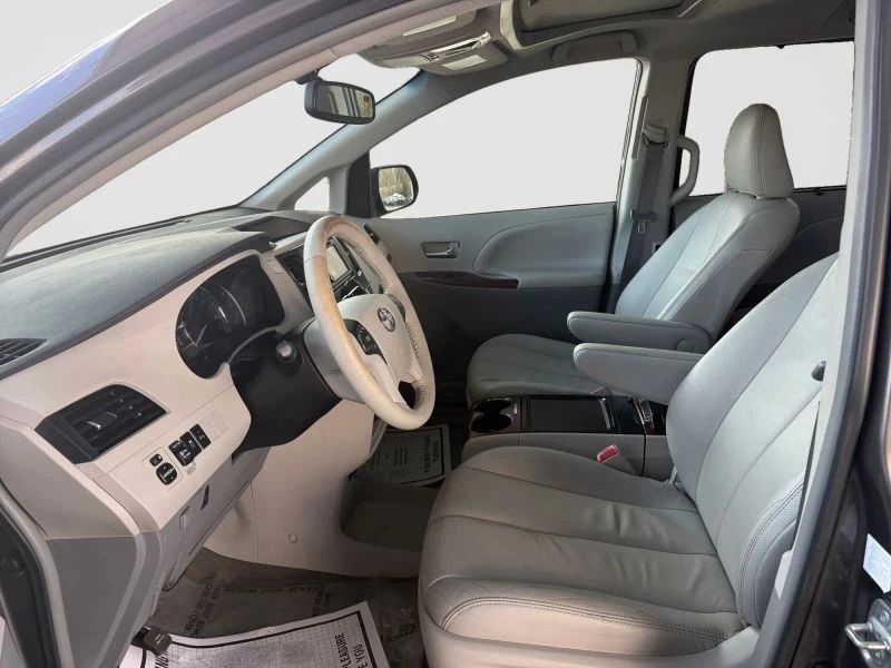 2013 Toyota Sienna 3rd Gen - Image 10 of 12