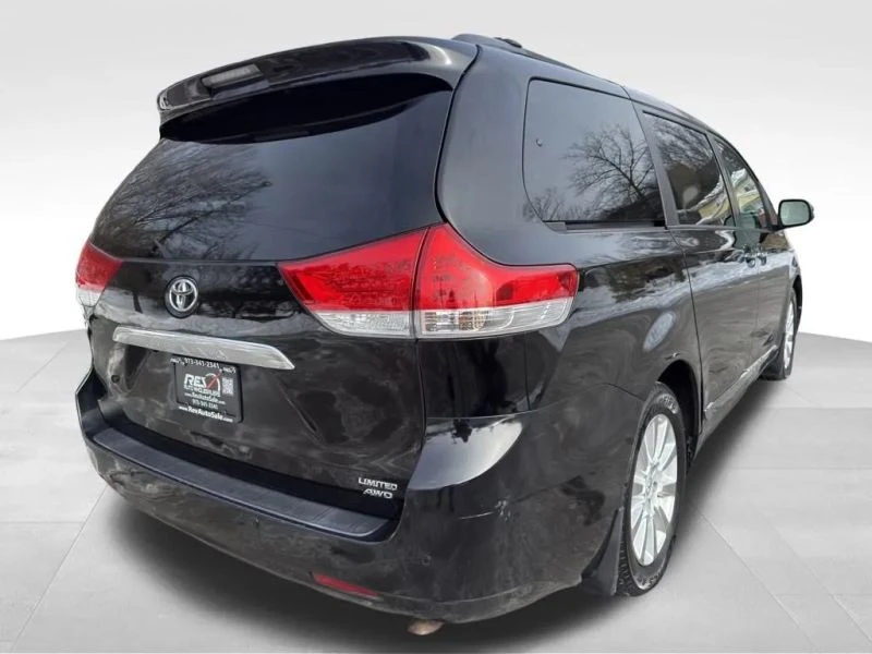 2013 Toyota Sienna 2nd Gen - Image 5 of 12