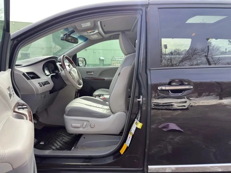 2013 Toyota Sienna 2nd Gen - Image 11 of 12