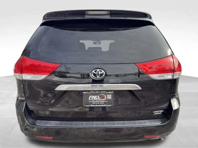 2013 Toyota Sienna 2nd Gen - Image 4 of 12