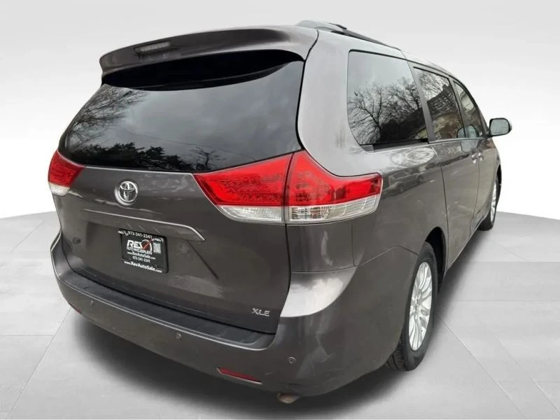 2013 Toyota Sienna 3rd Gen - Image 5 of 12