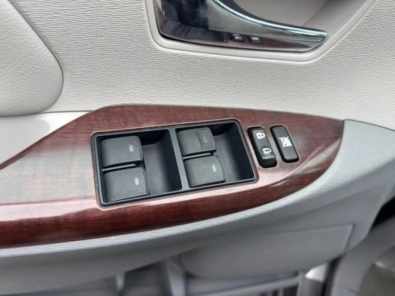 2013 Toyota Sienna 3rd Gen - Image 10 of 12