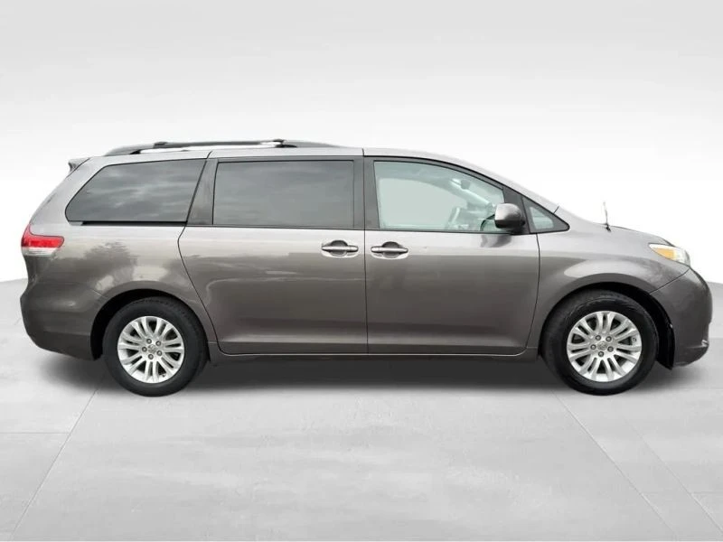 2013 Toyota Sienna 3rd Gen - Image 6 of 12