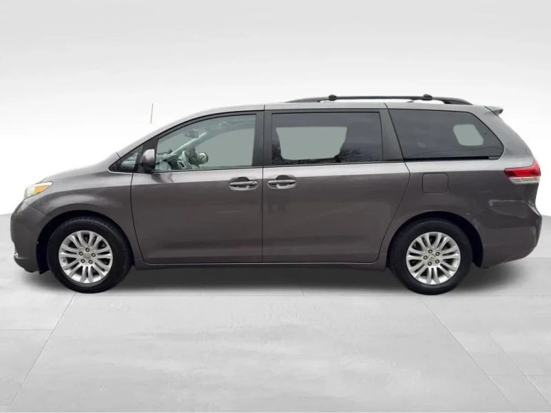 2013 Toyota Sienna 3rd Gen - Image 2 of 12