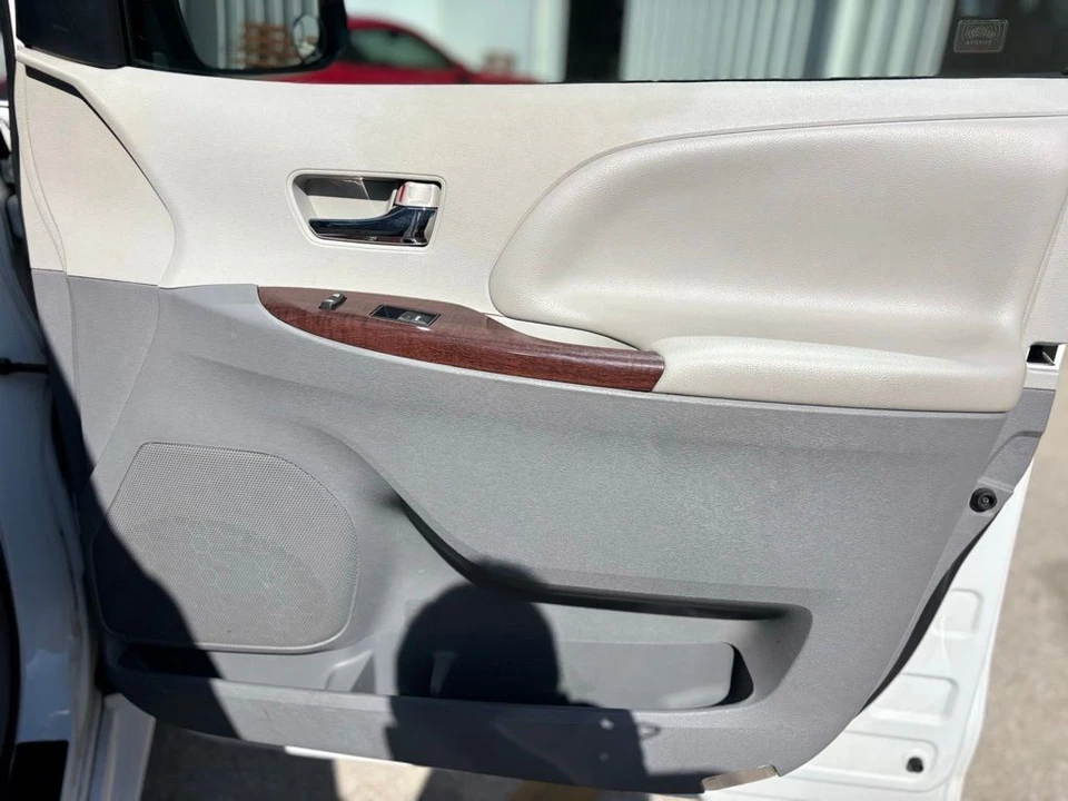 2013 Toyota Sienna 3rd Gen - Image 11 of 21