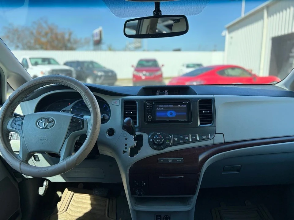 2013 Toyota Sienna 3rd Gen - Image 20 of 21