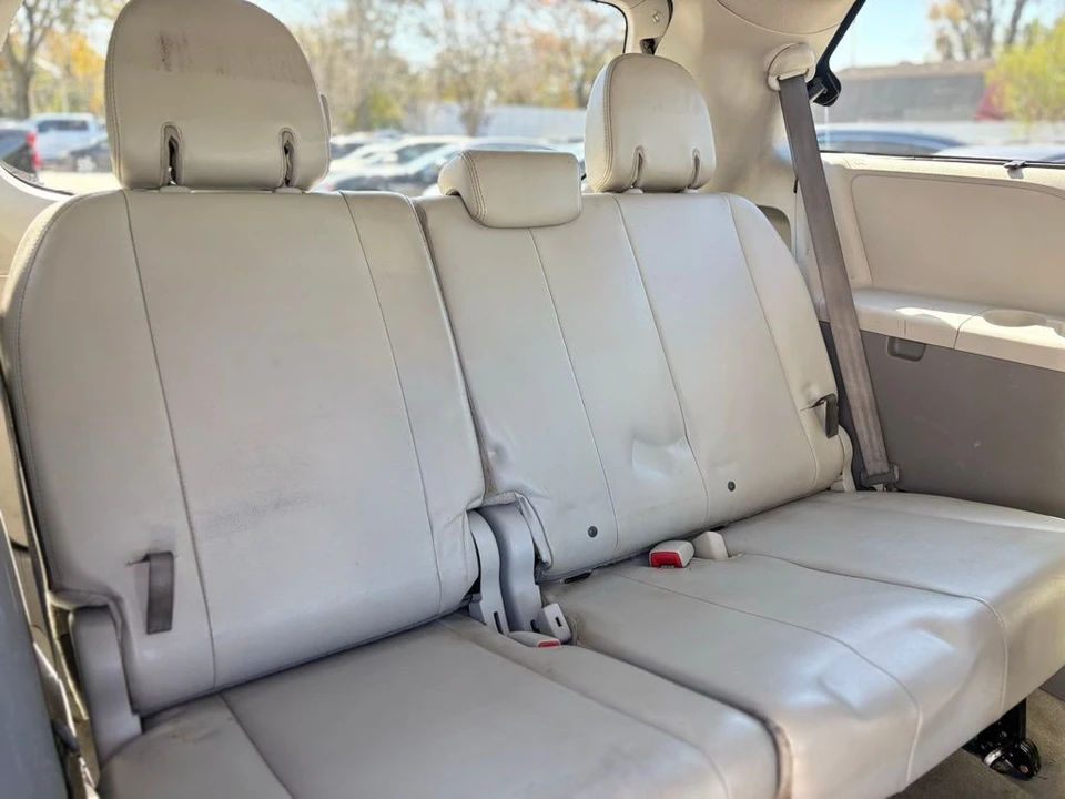2013 Toyota Sienna 3rd Gen - Image 16 of 21