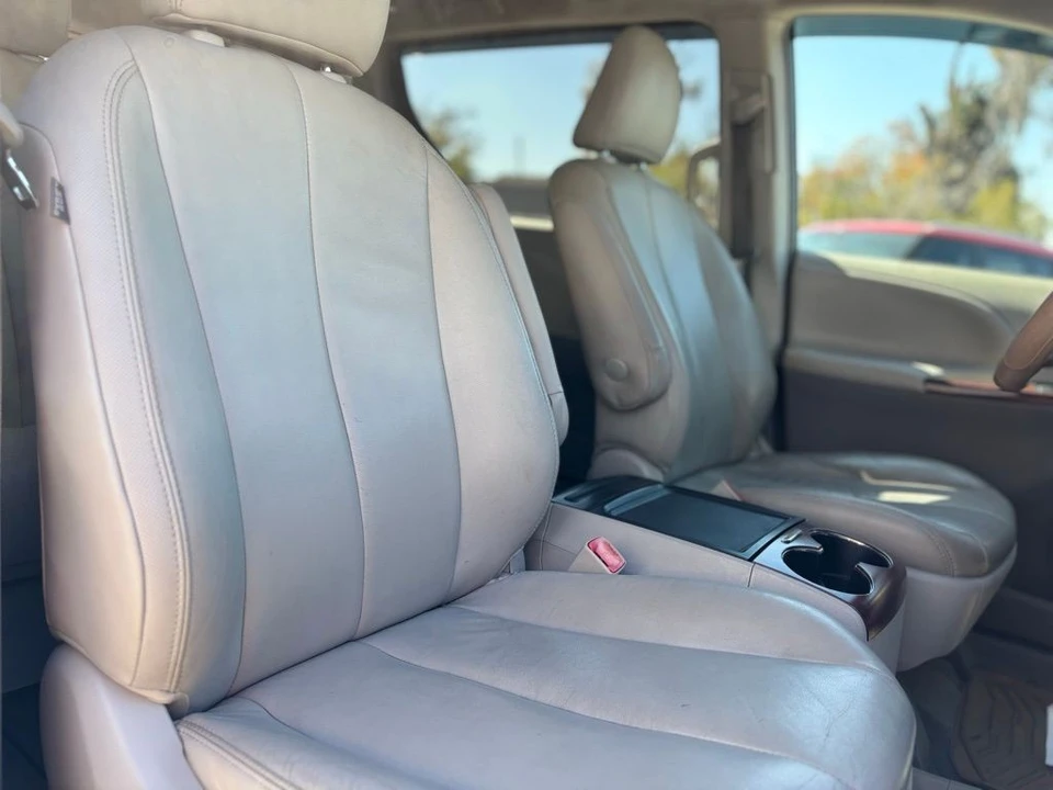 2013 Toyota Sienna 3rd Gen - Image 13 of 21