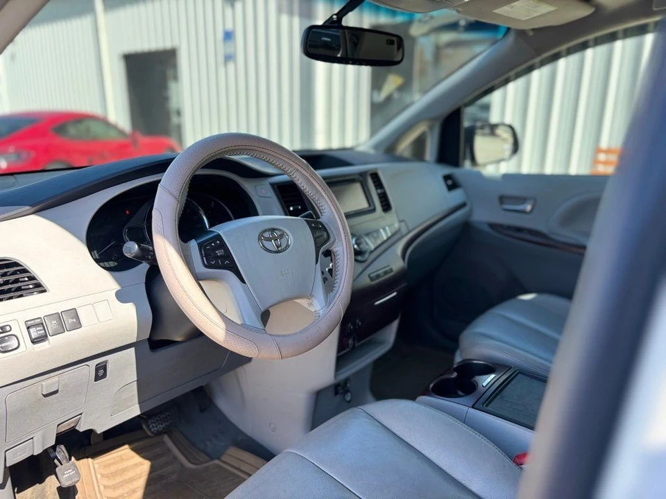 2013 Toyota Sienna 3rd Gen - Image 9 of 21