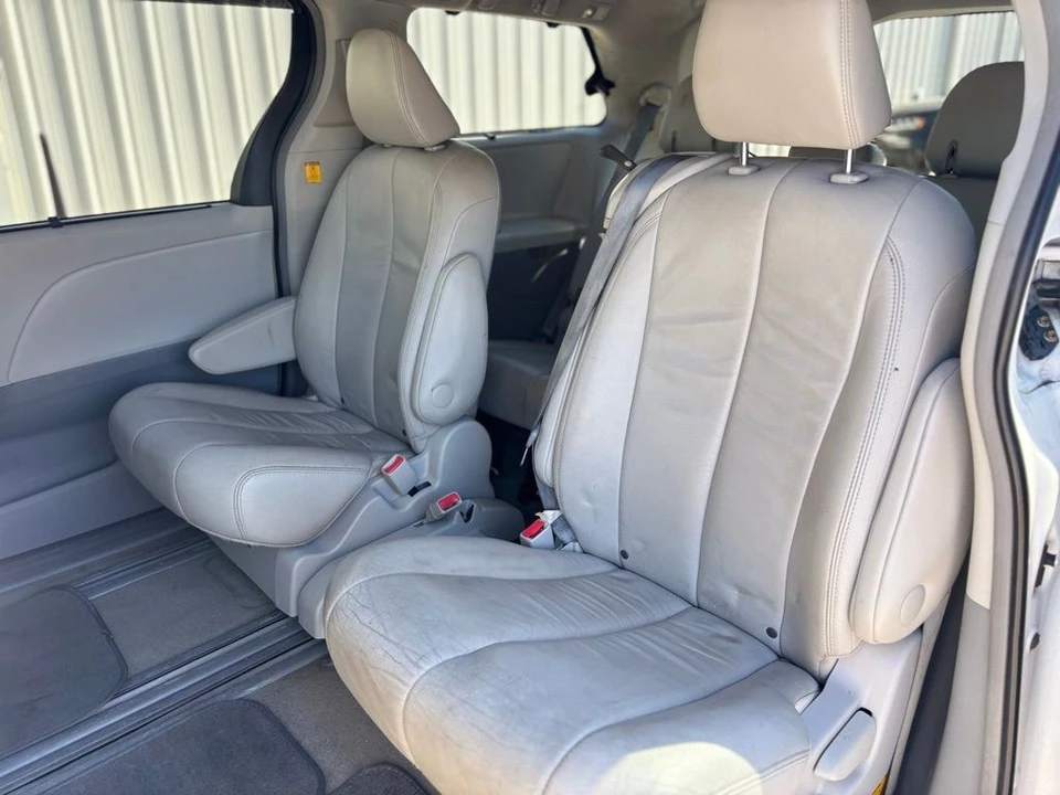 2013 Toyota Sienna 3rd Gen - Image 17 of 21
