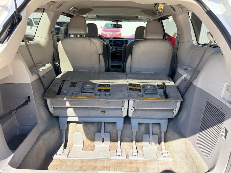 2013 Toyota Sienna 3rd Gen - Image 19 of 21