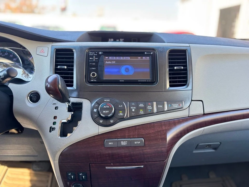 2013 Toyota Sienna 3rd Gen - Image 21 of 21