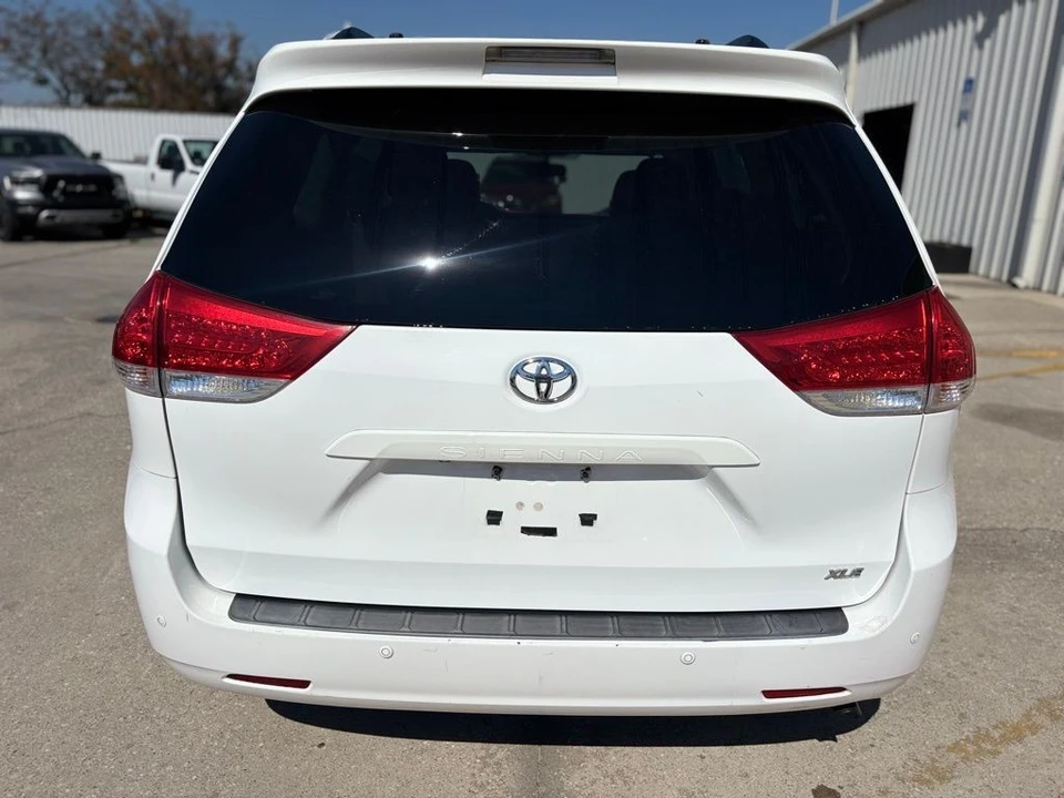 2013 Toyota Sienna 3rd Gen - Image 4 of 21