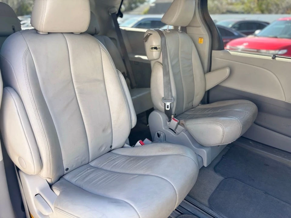 2013 Toyota Sienna 3rd Gen - Image 15 of 21