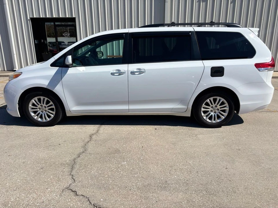 2013 Toyota Sienna 3rd Gen - Image 2 of 21