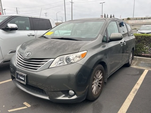 2013 Toyota Sienna 3rd Gen - Image 2 of 2