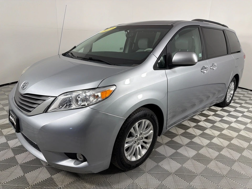 2013 Toyota Sienna 2nd Gen - Image 9 of 12
