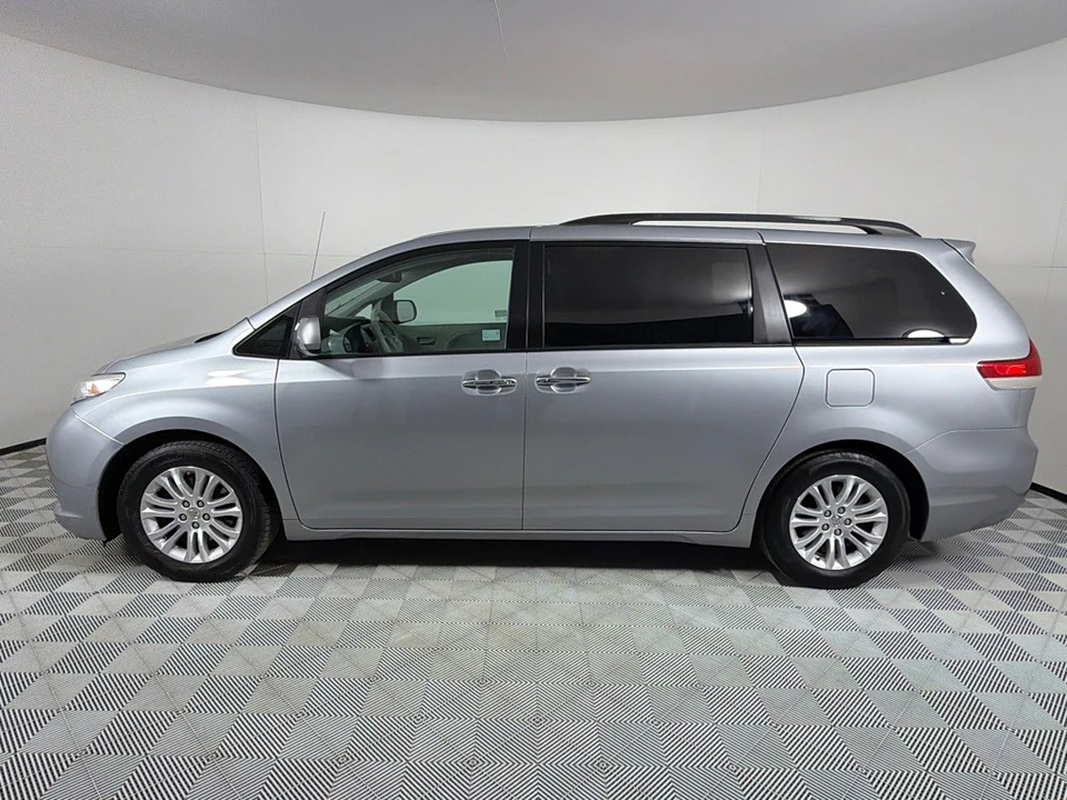 2013 Toyota Sienna 2nd Gen - Image 8 of 12