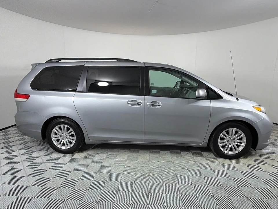 2013 Toyota Sienna 2nd Gen - Image 4 of 12
