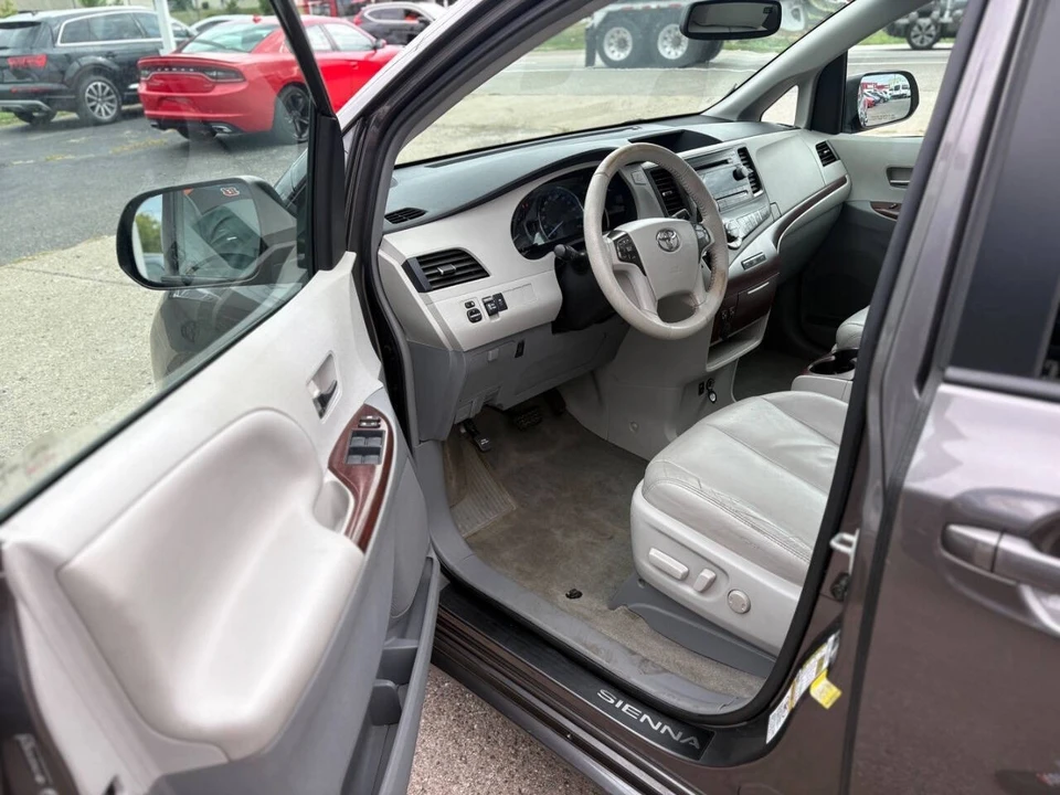 2013 Toyota Sienna 3rd Gen - Image 10 of 15