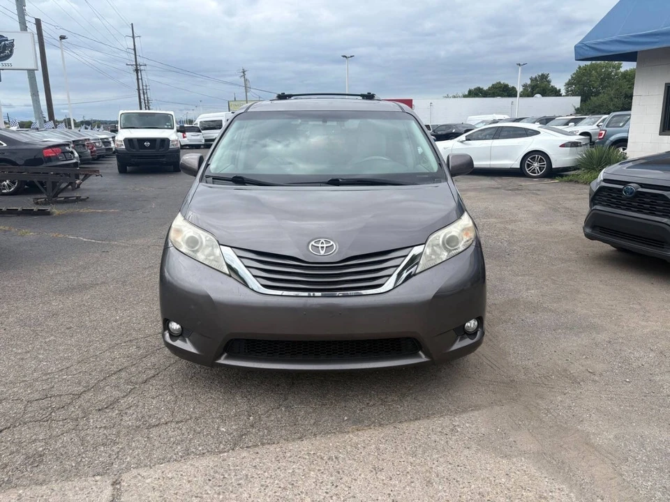 2013 Toyota Sienna 2nd Gen - Image 2 of 12