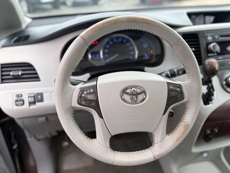2013 Toyota Sienna 2nd Gen - Image 11 of 12