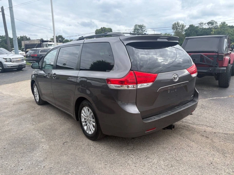 2013 Toyota Sienna 3rd Gen - Image 5 of 15