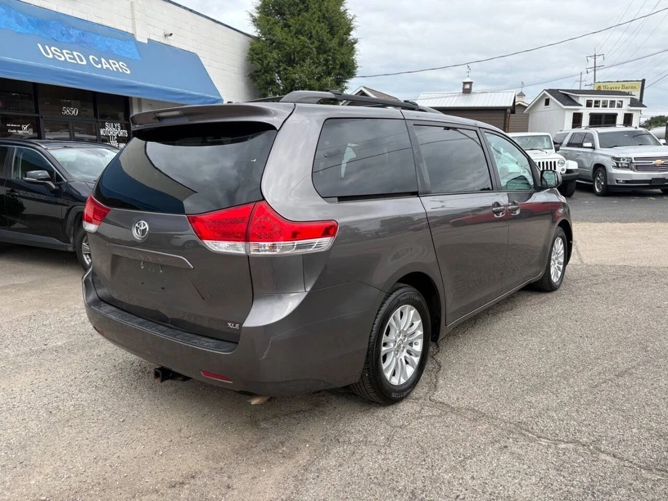 2013 Toyota Sienna 3rd Gen - Image 7 of 15