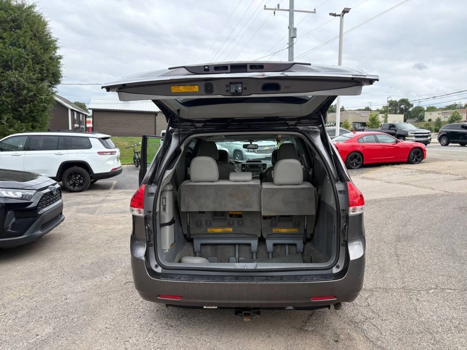 2013 Toyota Sienna 3rd Gen - Image 14 of 15