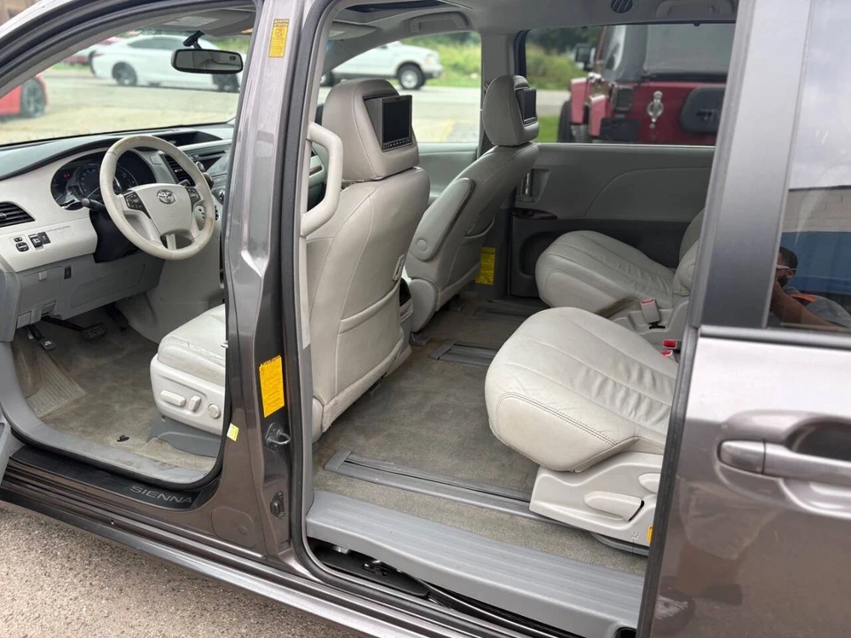 2013 Toyota Sienna 3rd Gen - Image 13 of 15