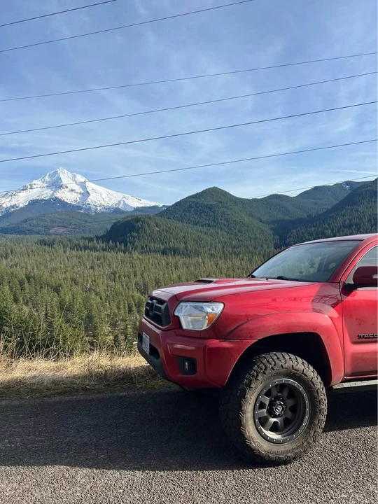 2013 Toyota Tacoma 2nd Gen - Image 2 of 2