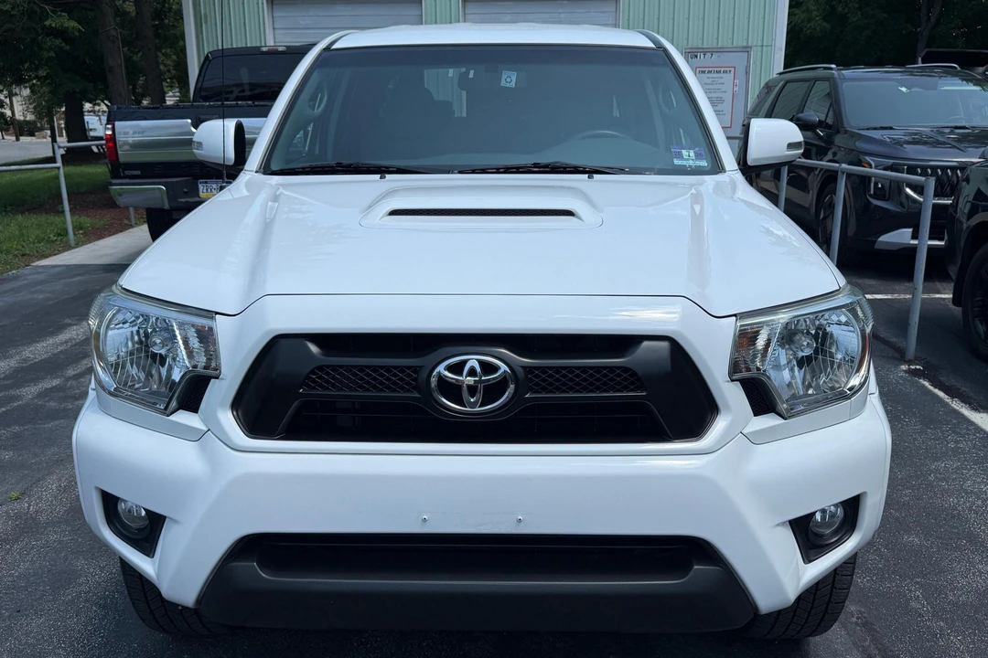 2013 Toyota Tacoma 2nd Gen - Image 2 of 31