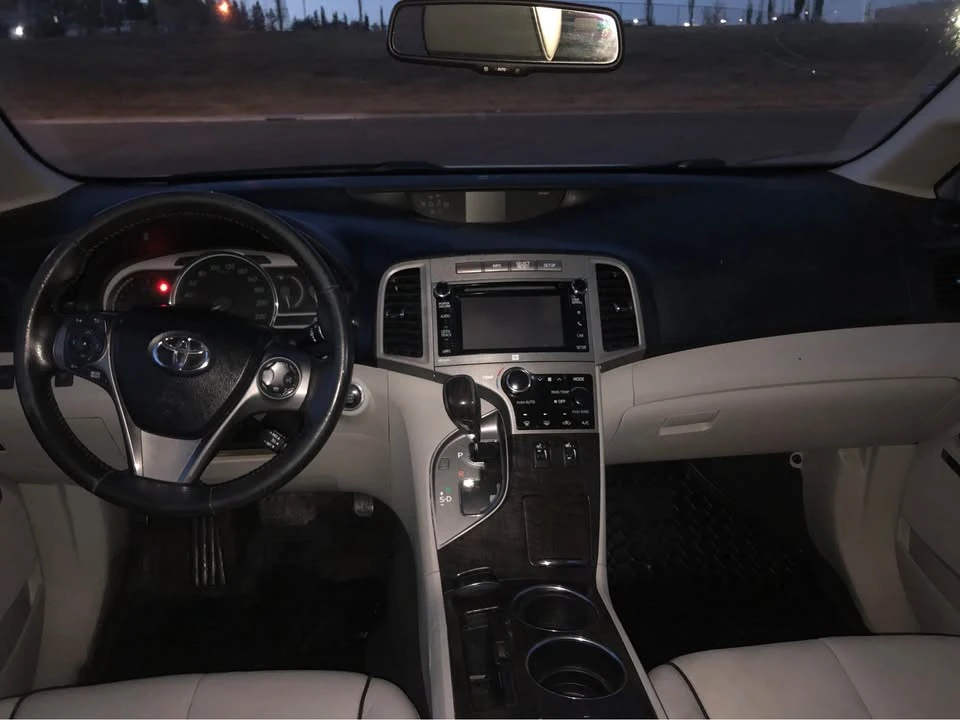 2013 Toyota Venza - Image 10 of 19