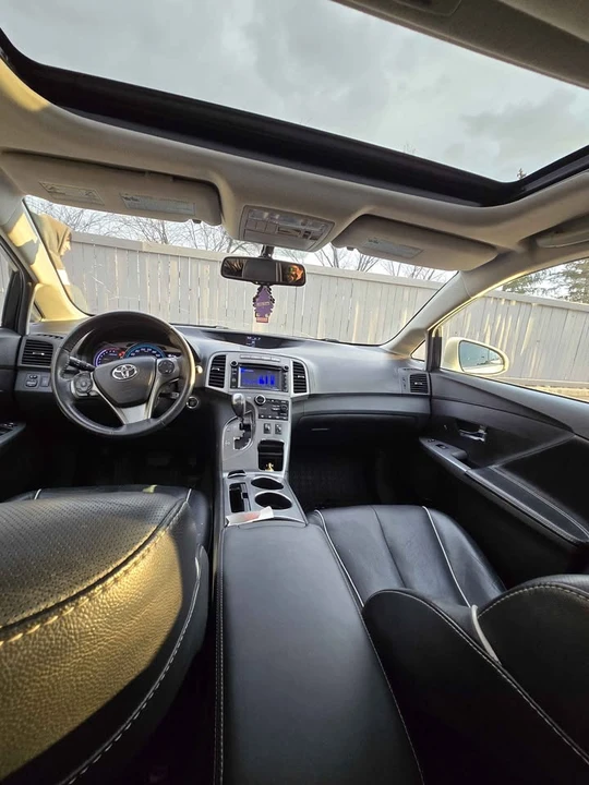 2013 Toyota Venza - Image 9 of 13