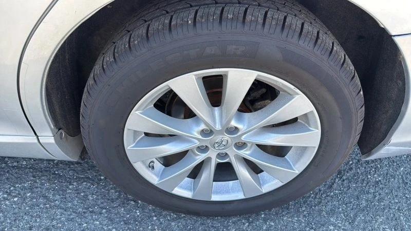 2013 Toyota Venza - Image 9 of 12