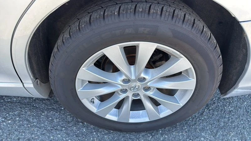 2013 Toyota Venza - Image 9 of 12