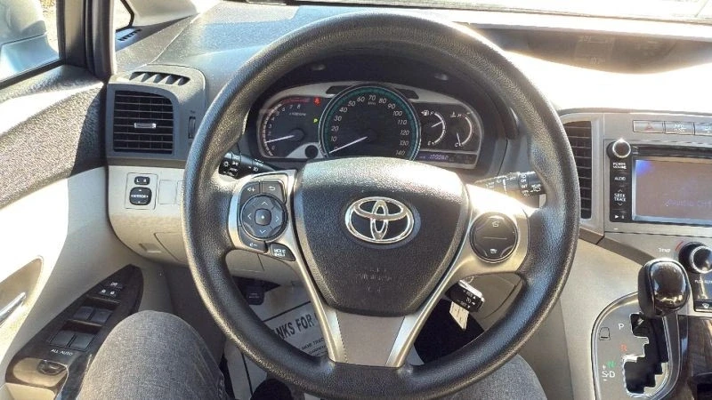 2013 Toyota Venza - Image 10 of 12