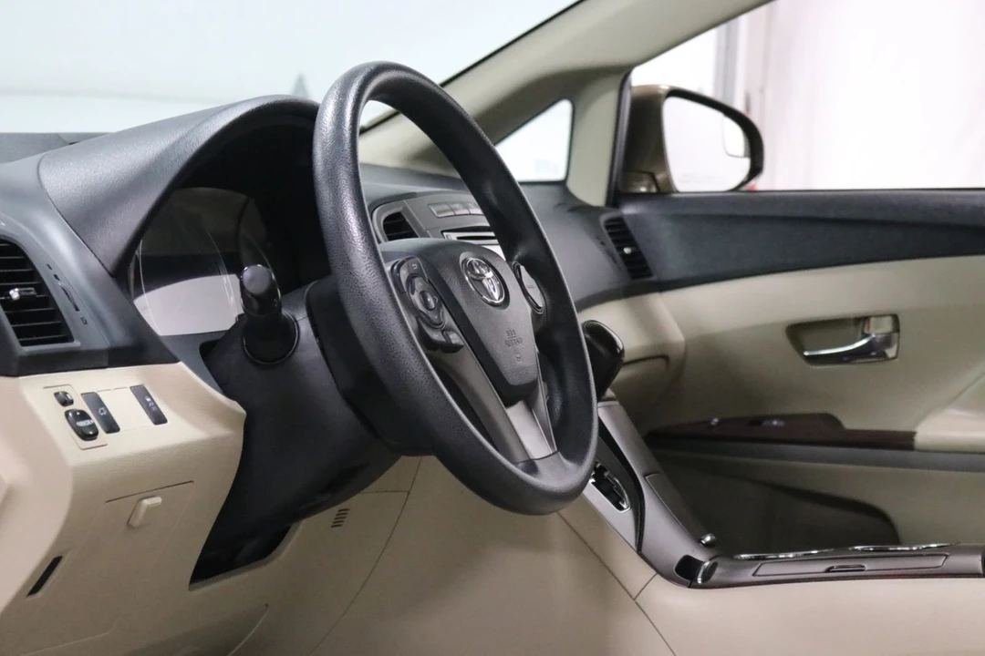 2013 Toyota Venza - Image 10 of 12